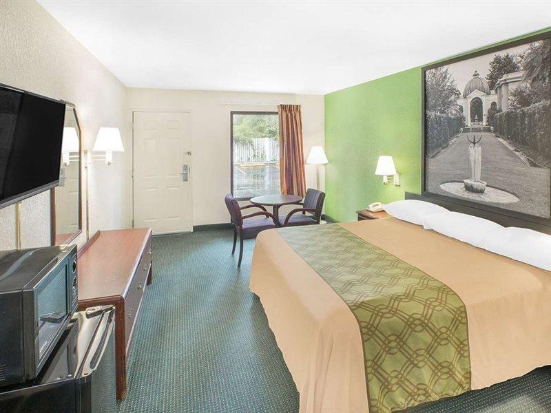 Super 8 By Wyndham Mobile Hotel Eksteriør billede